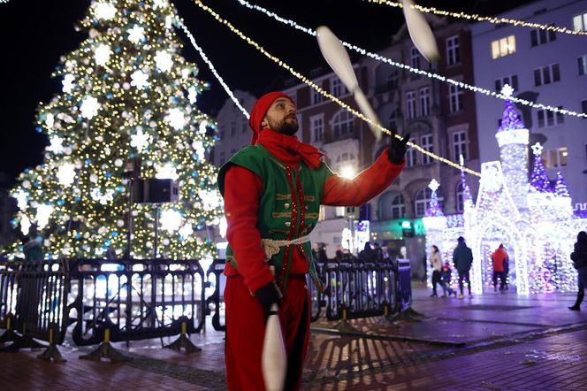 Bytomski rynek świeci się jak choinka. Gwiazda DeLoreana rozświetliła Bytomski Jarmark Świąteczny