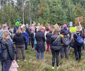 Mieszkańcy Mysłowic protestują przeciwko sprzedaży terenów zielonych deweloperowi 