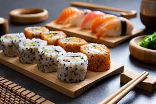 Onigiri, sashimi, sushi. Czym się różnią i jak je zrobić?