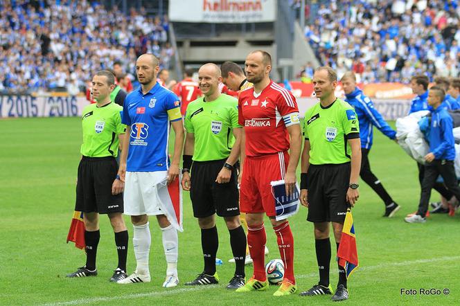 Arkadiusz Głowacki (z prawej w koszulce Wisły Kraków) - 435 meczów