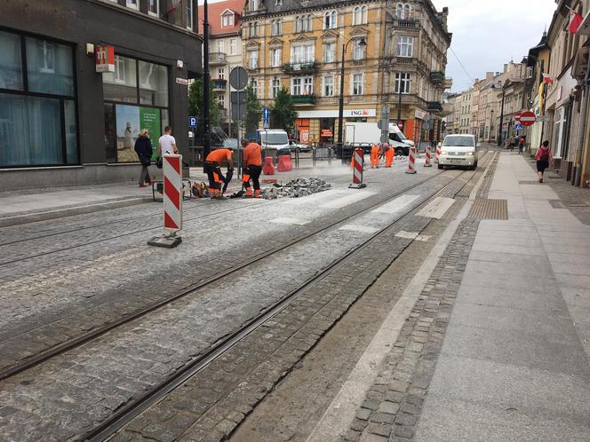 Trwa naprawa torowiska na Wybickiego w Grudziądzu