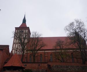 To najpiękniejszy zabytek w woj. warmińsko-mazurskim według AI. „Zachwyca strzelistą sylwetką”