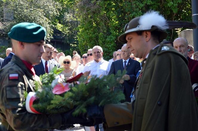 Przed kamienicą przy ul. Matejki odsłonięto tablicę upamiętniającą trzech wybitnych przemyślan