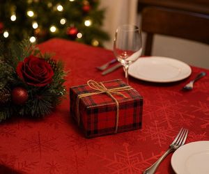 Obrus świąteczny Sinsay