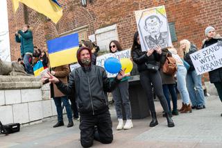 Kraków solidarny z Ukrainą! Wielka manifestacja na Rynku Głównym [ZDJĘCIA]