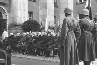 Uroczystości 3 Maja na starych fotografiach. Wielkie defilady i piękne stroje! [ZDJĘCIA]