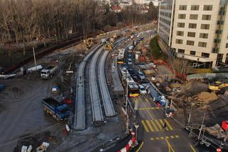 Budowa torowiska na skrzyżowaniu ul. Belwederskiej, Spacerowej i Gagarina