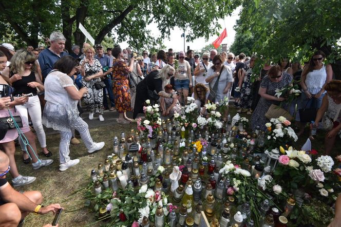 Marsz Milczenia dla Klaudii w Toruniu. „Niech nasza cisza przemówi głośniej niż słowa” [GALERIA]