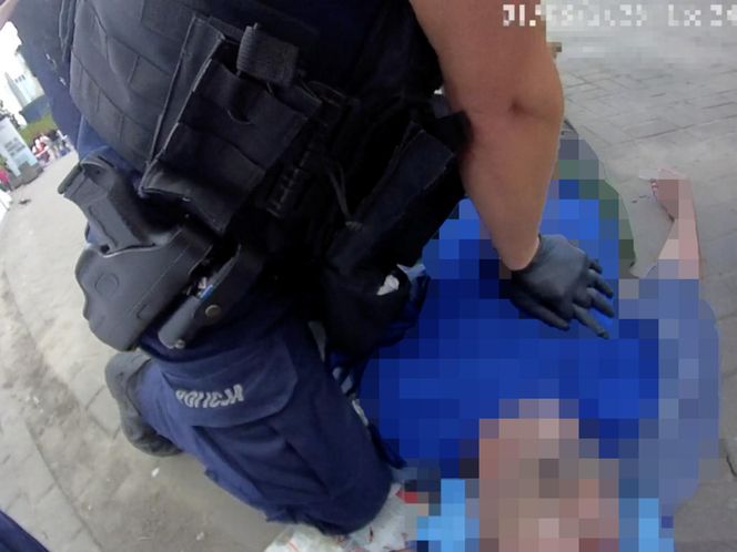 Mężczyzna spadł z muru i przestał oddychać! Heroiczna akcja policjantów