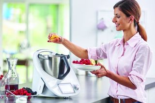 Thermomix czy robot gotujący: który wybrać? Funkcje, ceny, opinie 