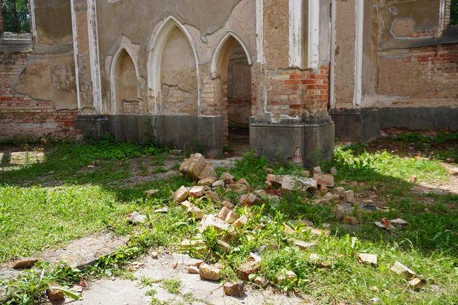 Ruiny kościoła w Jałówce