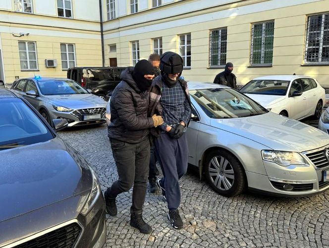 Policja zatrzymała podejrzanego o atak na biuro PO