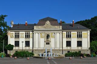 Plac Szczepański: Uwikłanie