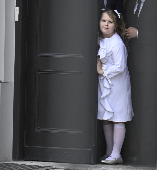 Kasia Nawrocka czuje się już w Belwederze jak u siebie! Przemieszcza się na rowerku!