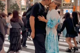 Anna Mucha w obłędnej kiecce migdali się z ukochanym na środku zatłoczonej ulicy! Co za sceny!