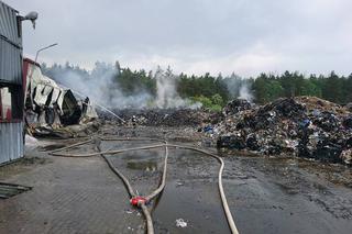 Pożar składowiska śmieci w Łabiszynie. Wciąż trwa dogaszanie ognia! [NOWE ZDJĘCIA]