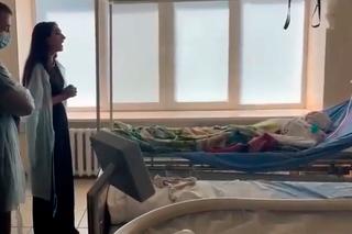 Rosyjski żołnierz umiera, przy łóżku śpiewają artyści. Szokujące nagranie ze szpitala