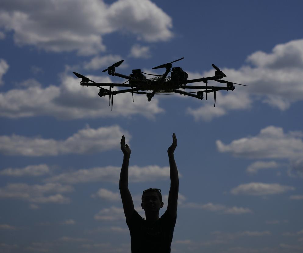 Chłopiec z dronem uratował miasto