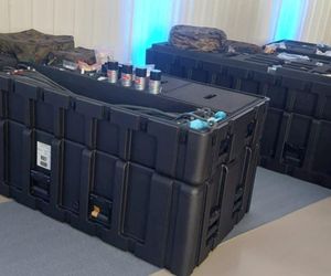System bezzałogowych statków powietrznych klasy mini kryptonim Wizjer spakowane w skrzyniach transportowych 