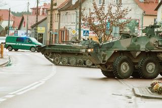 Orzysz. Szturm na urząd miejski. Żołnierze zablokowali centrum miasta [ZDJĘCIA]