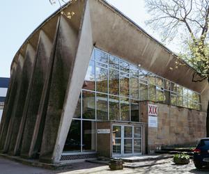 Aula Kopernikańska PUM w Szczecinie - zdjęcia. Zobacz świetnie zachowane wnętrza z PRL-u