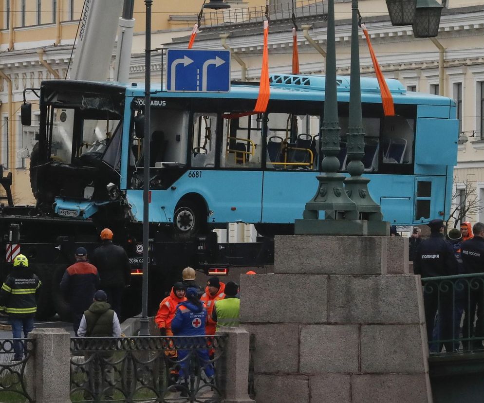 Rosja/ Autobus wpadł do rzeki w Petersburgu – trzy osoby nie żyją