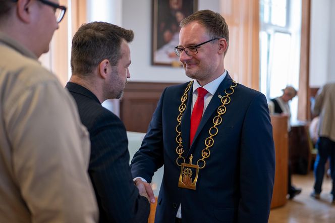 Zaprzysiężenie nowego prezydenta Zabrza. Kamil Żbikowski złożył ślubowanie i zwrócił się do mieszkańców