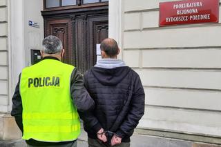 Bydgoszcz. Atak na mężczyznę wsiadającego do autobusu! Pełno krwi. Pasażerowi w akcji