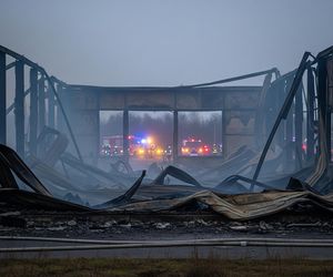 Pożar hali w Inowrocławiu. W pogorzelisku odkryto coś, co budzi pytania?