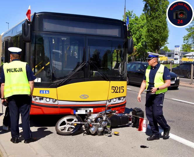 Motocyklista zderzył się z autobusem miejskim na Łopuszańskiej