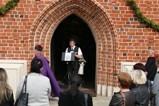 Zginęłaś, jak ścięty kwiat. Pogrzeb Oliwii zamordowanej w domu dziecka