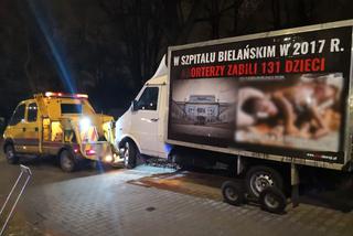 Samochód z rozerwanym płodem kursował po Krakowie mimo zakazu. Kierowca odpowie przed sądem 