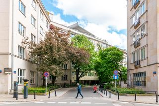 Architekt musiał bronić daszku przed urzędnikami. Później Dom pod żaglem na alei Przyjaciół pokazywano na wystawie w Nowym Jorku