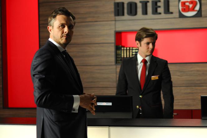 Hotel 52 sezon 7 odcinek 82 (odc. 4). Igor (Kamil Kula), Andrzej (Marek Bukowski)