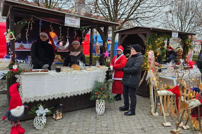 Jarmark Świąteczny w Biskupcu. Na scenie wystąpił zespół Arka Noego [ZDJĘCIA]