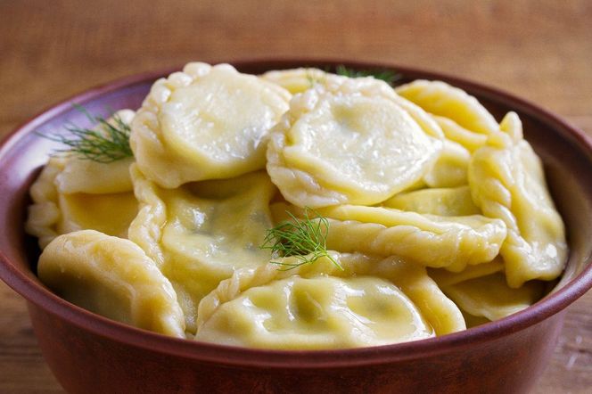 pierogi z kpustą kiszoną i ziemniakami