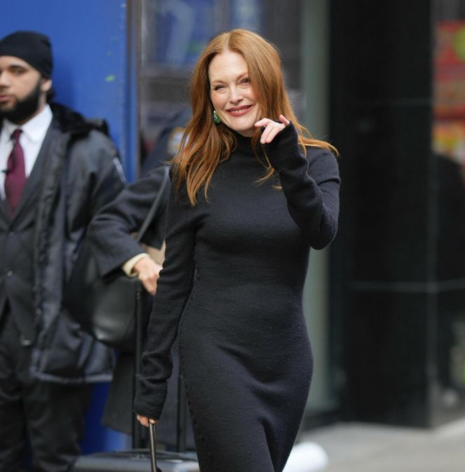 Paryski look Julianne Moore zachwycił wszystkich. To stylizacja idealna na zimowe imprezy! 