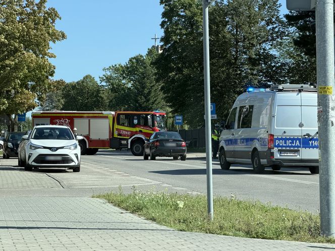 Jastrzębia. 2-letnie dziecko wpadło pod samochód