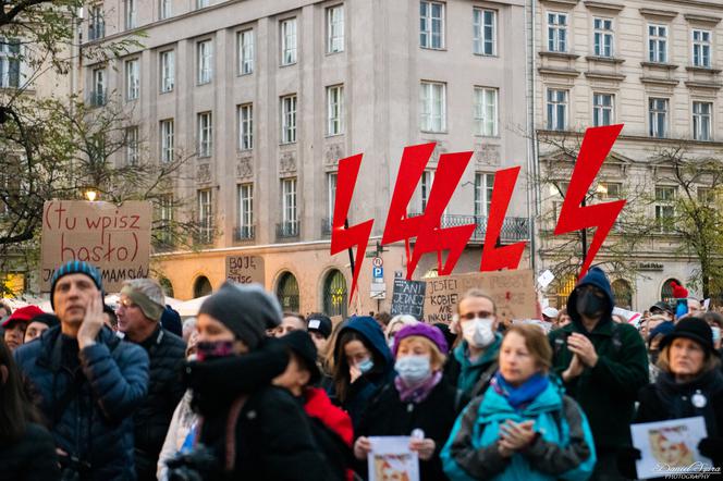Kraków: "Ani jednej więcej". Protest po śmierci ciężarnej Izabeli z Pszczyny