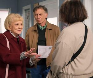 M jak miłość odc. 1816. Marysia (Małgorzata Pieńkowska), Kisielowa (Małgorzata Rożniatowska), Robert Żak (Krzysztof Tyniec)