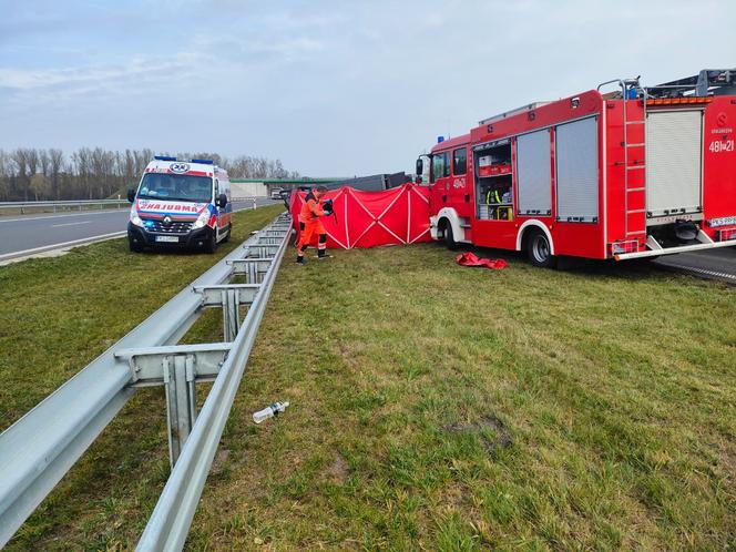Jedna osoba nie żyje po wypadku na S5 między Kościanem a Czempiniem