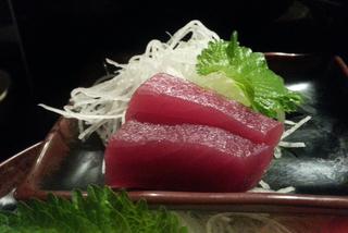 Sałatka z tuńczykiem: przepis na przekąskę na imprezę 