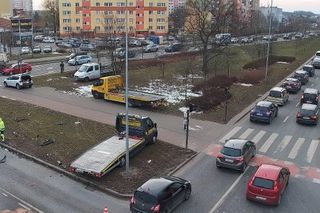 Poważny wypadek na al. Wojska Polskiego w Bydgoszczy. Są duże utrudnienia w ruchu 