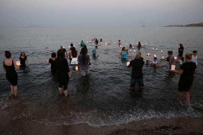 Polscy turyści ewakuowani z Korfu w Grecji z powodu szalejącego pożaru. Biura odwołują loty na wyspę