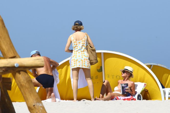 Jan Englert z żoną i ćorką w Juracie