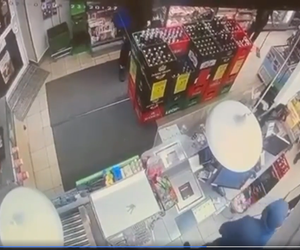 Jest nagranie z krwawego napadu na sklep w Kobyłce. W ruch poszedł nóż [WIDEO]