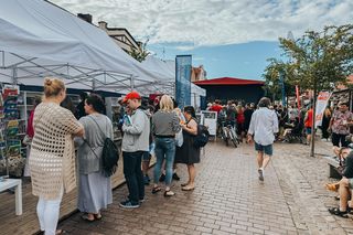 Łeba stolicą wakacyjnego czytania! „Lato z Książką 2025” już 1–3 sierpnia