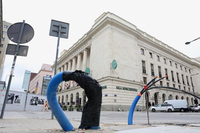 Turyści szukają śladów Chopina. Świat zjeżdża do nas na koncerty, a tu wszystko rozkopane!