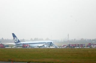 Awaryjne lądowanie kapitana Wrony 1.11.2011 w Warszawie