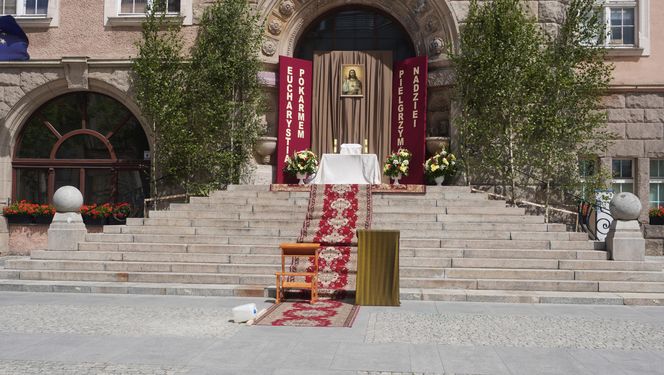 Boże Ciało 2025. Tysiące osób uczestniczyło w olsztyńskich procesjach